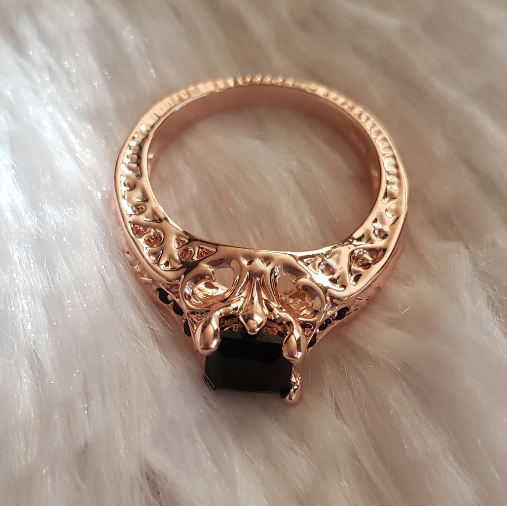 Rose Gold Onyx Ring - Picture 7 of 9